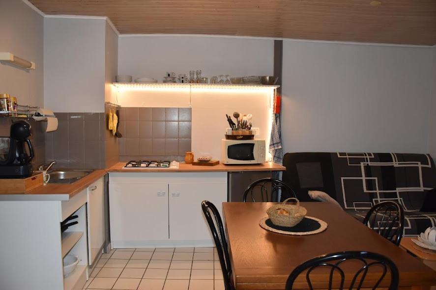 Maison De Village Appartement Rdc Avec Terrasse Gy Buitenkant foto